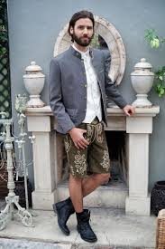 Hochzeitstracht Fur Den Modernen Mann Die Lederhose Von Gaudi Herz Passt Perfekt Zu Dem Grauen Janker Und Der W Hochzeitstracht Anzug Hochzeit Outfit Hochzeit