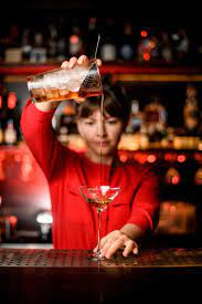 All You Need To Know About Being A Bartender In New York (Salary, License,  How To) - Bklyn Designs