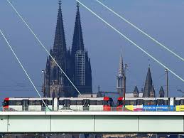 Demonstration In Koln Viele Bus Und Bahn Linien Der Kvb Stark Betroffen Mit Bildern Bus Und Bahn Bahnverkehr Busse