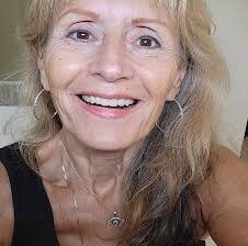 Meet beautiful Emilia! ❤️ Emilia is a 40lb four-year-old hound mix who was  found as a stray in South Carolina. She is one of thr lucky ones catching  their freedom ride to