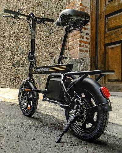 Hoy y siempre ve hacia el frente en tu camino con la B20. 🤩✨ #HoneyWhale  #Velocidad #Lifestyle