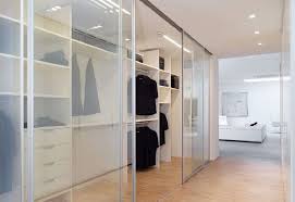 Ankleide Eingebauter Wandschrand Im Haus Dessau Von Streif Haus Streif Haus Begehbarer Kleiderschrank Einrichtungsideen