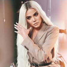 Khloe Kardashian Called Out By Fans For Photoshop Fail Khloe Kardashian Style Khloe Kardashian Photos Khloe Kardashian