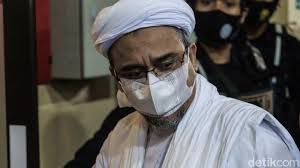 Rizieq shihab divonis 4 tahun penjara dan dinyatakan bersalah melakukan tindak pidana turut serta melakukan penyiaran berita bohong dan timbulkan keonaran. Divonis 8 Bulan Penjara Kapan Habib Rizieq Bebas