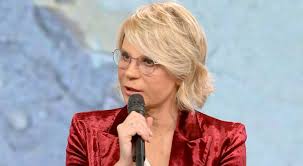 20 anni di storie, 20 anni di emozioni, 20 anni di c'è posta per te. Maria De Filippi Svela I Segreti Di C E Posta Per Te Al Tempo Del Covid Biccy It