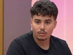 Chá da Alice arrasta foliões em festa com fantasias caprichadas; Fotos