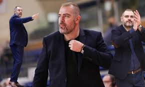 Δεν ίσχυε το ίδιο για την επίθεση. Pana8hnaikos Eixa Milhsei Me Ton E3astero Den Eimai Omprantobits