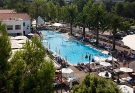 Si trova a pochi passi da playa des talaier. Cala Galdana And Villas D Aljandar Hotel Dnata Travel