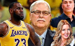 El cabaret Lakers: LeBron, Jeanie Buss, Pelinka y...Phil Jackson
