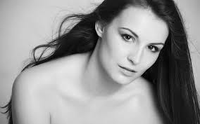 Glamour photography Newcastle  https://www.imaginephotogallery.com.au/experience-glamour/38480