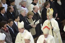 Juli 2014 wurde woelki von papst franziskus zum erzbischof von köln ernannt. Archbishop Rainer Maria Woelki At Left And The President Of The German Bishops Conference Archbishop Robert Zollitsch At Right Celebrate Mass