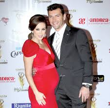 Colorful and charismatic pop artist from mexico who has won a handful of latin grammy awards. Esposo De Jacky Bracamontes Guardo Las Cenizas De Su Primer Bebe Walu Tv