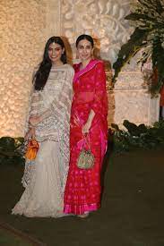 Karisma kapoor is seen here wearing pieces from the opium collection by sabyasachi which was most recently shown on the 2nd show on the opening night of pcj delhi couture week 2013 see. Karisma Kapoor At Mukesh Ambani S House For Ganpati Celebration On 2nd Sept 2019 Karishma Kapoor Bollywood Photos