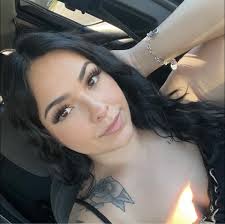 The last letter by Rebeca Yarros.. OMG.. This book literally broke  something in me..