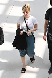 Kaley Cuoco's Feet << wikiFeet