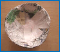 Rühren sie tapetenkleister mit wasser nach packungsanweisung an, lassen ihn andicken und tauchen stücke aus der zeitung in den leim. Schalen Aus Zeitungspapier In Der Bastelseite Im Kidsweb De