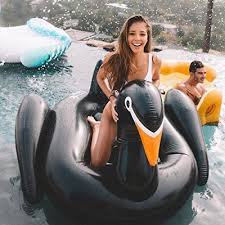 Best Pool Floats For Instagram Selfies Teen Vogue