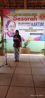 Hadirin yang saya hormati, pada kesempatan berbahagia ini saya akan membawakan pidato tentang pemuda sebagai generasi kunci masa depan indonesia. Pidato Bahasa Jawa Tentang Generasi Muda