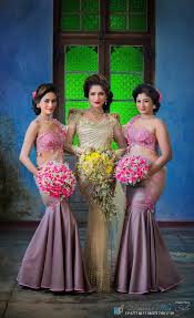 Sri Lankan Wedding Dressed By Salon Geethanjalee Western Bridesmaid Dresses Bridesmaid Saree Bridal Dresses