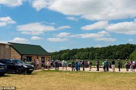 Jeremy clarkson has been given permission to build a shop on his farm despite objections from presenter also wants to construct a lambing shed at diddly squat farm in chadlington, oxfordshire. Shzldwbcdandlm
