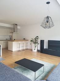 Es gibt zwei getrennte räume und eine gemeinsame küche und. Schone Geraumige Zwei Zimmer Wohnung In Berlin Charlottenburg Wohnzimmer Mit Offener Kuche Zwei Zimmer Wohnung Wohnung