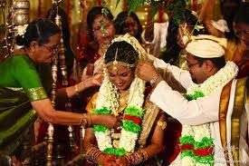 Perkahwinan masyarakat india biasanya dilaksanakan mengikut golongan etnik iaitu tamil, malayalam, telugu dan sub etnik. Http Petuabest Blogspot Com 2013 07 Adat Resam Upacara Perkahwinan Kaum Html