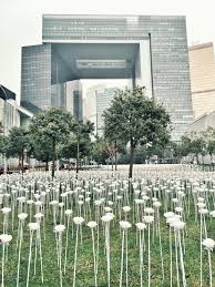 Called Light Rose Garden The Installation Was First Displayed At Seoul S Dongdaemun Design Plaza And Was Created B Plaza Design Landscape Elements Rose Lights