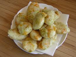 Per preparare i fiori di zucca in pastella iniziate con quest'ultima. Frittelle Di Fiori Di Zucca In Cucina Con Zia Lora