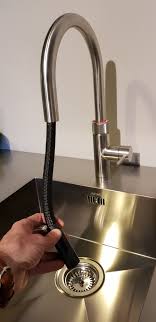 Quooker Flex In Rvs Met Uitgetrokken Perlator In Onze Showroom Quooker Roestvrijstaal Steel Rvs Warm Hot Red Soap Wat Keuken Kopen Keuken Kraan Rvs