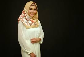 Foto seksi artis ririn setyarini in blue dress. Ini Yang Membuat Ririn Setyarini Yakin Terjun Ke Politik Tabloidbintang Com