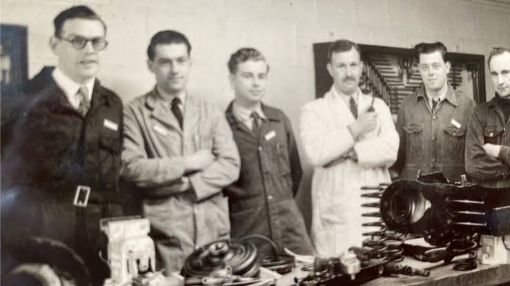 90-year-old mechanic retires after 75 years with the same company
