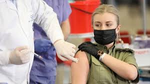 Nach der impfung dauert es 10 bis 14 tage, bis der impfschutz vollständig aufgebaut ist. Corona Das Wissen Forscher Uber Die Gefahr Von Thrombosen Nach Einer Astrazeneca Impfung