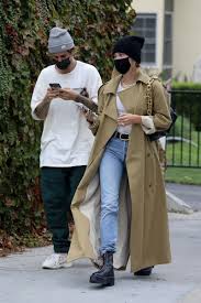 Anyone (on the road version)(видео, 2021). More Justin Visiting Hailey Bieber On Set Of Her In 2021 Celebrity Outfits Hailey Baldwin Street Style Fashion Inspo Outfits