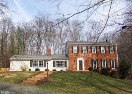 10416 Adel Rd, Oakton, VA 22124