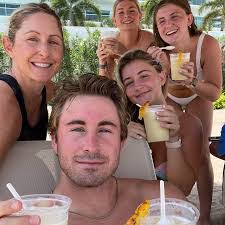 Devon Farnsworth's Instagram, Twitter & Facebook