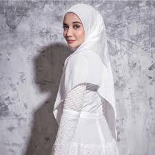 Desain zaskia sungkar, 11 elbiseler | desain baju hijab zaskia sungkar. 7 Fashion Designer Indonesia Yang Mahir Merancang Pakaian Muslimah Highlight Id