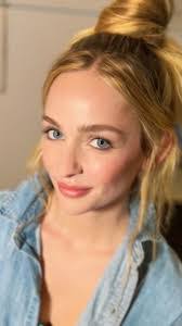 Lana Adams's Instagram, Twitter & Facebook