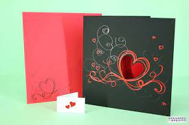 Potrai richiedere gratuitamente anche la partecipazione di matrimonio per toccare con mano la qualità del prodotto. Partecipazione Con Decori E Cuori In Rosso E Nero Decorazioni Rosse Cartoncini Decorazioni