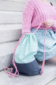 Mit 1 meter länge und 60 cm breite bietet er kleinen und seine füllung aus styroporkügelchen passt sich dem körper perfekt an und lässt den wal zum. Diynachten Turchen 18 Turnbeutel Nahen Mit Dry Oilskin Grosses Giveaway Mein Feenstaub