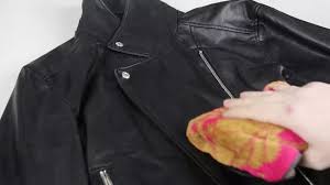 Jika ingin menggunakan cara menghilangkan uban yang disebutkan di atas, pastikan bahan alami yang digunakan bukan merupakan bahan yang perlu anda hindari karena alergi atau kondisi medis lainnya. Cara Merawat Jaket Kulit Dengan Gambar Wikihow