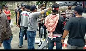 Pabrik triplek talun blitar gaji. Pabrik Pakan Di Kendalrejo Talun Di Demo Sekelompok Warga Dengan Tuntutan Kompensasi 2 Milyar Blitar Daerah Mitratoday