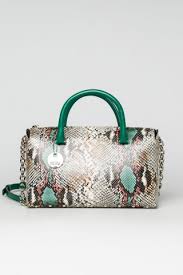 Under the creative direction of #alessandromichele gucci is redefined as a luxury brand with a contemporary approach to fashion. Tasna U Zmijskom Printu Mona Fashion Online Shop