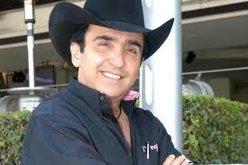 Vicente fernández junior es uno de los famosos que más ha llamado la atención por sus nuevas colaboraciones musicales y por su relación con la bella mariana gonzález. Vicente Fernandez Jr Is Serious With Mariana Gonzalez The Mexican Kim Kardashian The State The State