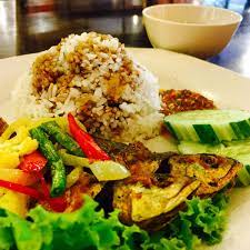 Bahan isi kue bugis dari tepung ketan putih. Lesung Batu Cafe On Twitter Barang Panas Nasi Set Ikan Kembung Goreng Dengan Sambal Sotong Udang Petai Jom Lunch Kat Lesungbatucafe Putraheights Https T Co Ynma0vrc66