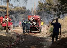 Η φωτιά καίει δασική έκταση και σύμφωνα με την τελευταία ενημέρωση της πυροσβεστικής, στην η φωτιά έχει ελεγχθεί. Fwtia Sto Byrwna Oi Prwtes Eikones Apo To Shmeio Eidhseis Nea To Bhma Online