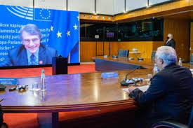 Não há um único presidente, e a tarefa era levada a cabo por todo um governo nacional, o que, consequentemente, permite influenciar a direcção da política da união europeia. Presidencia Portuguesa Do Conselho Da Uniao Europeia O Que Esta Em Causa Revista Lider