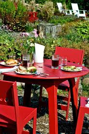 Alfresco Round Outdoor Dining Table With Cricket Outdoor Dining Chairs From Loll Design Modern Outdoor Dining Sets Round Patio Table Round Outdoor Dining Table