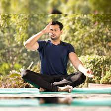 international yoga day: Yoga for wellness: Why more men are practising it  for physical & mental well-being - The Economic Times