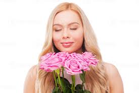 io amore Rose bellissimo giovane biondo capelli donna Tenere mazzo con rosa  Rose e odorare loro con Sorridi mentre in piedi isolato su bianca 13582405  Stock Photo su Vecteezy
