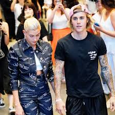 He tells us he originally met jb through his manager scooter braun, a. Hailey Baldwin Reportedly Gave Justin Bieber His Own Engagement Ring Teen Vogue
